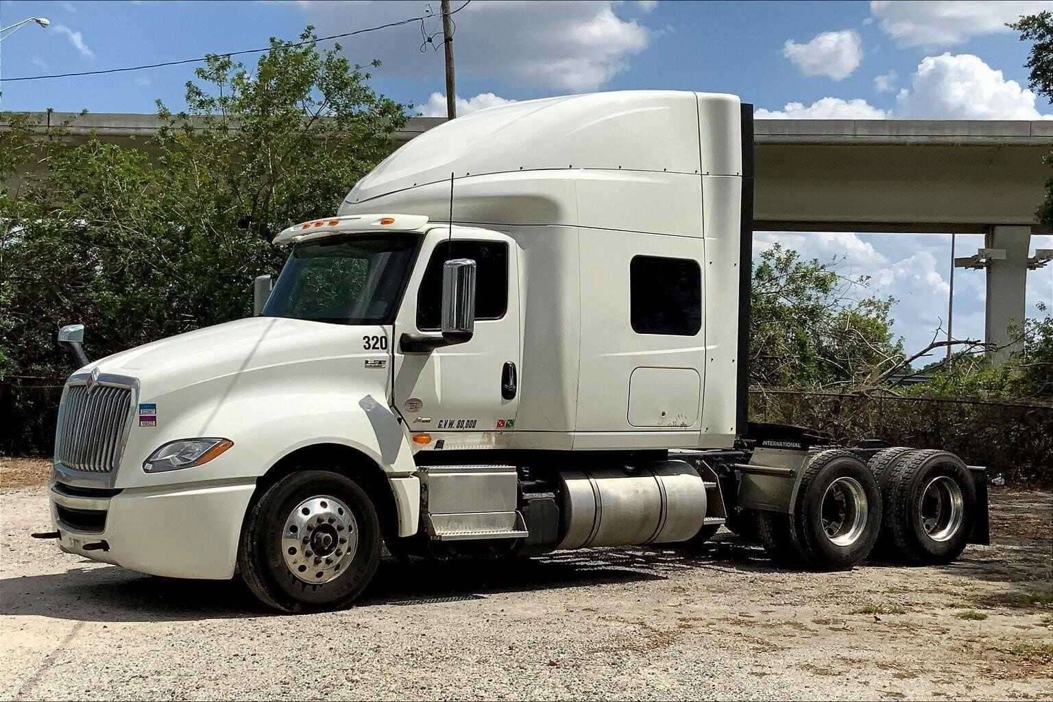 2023 International LT62F image 5