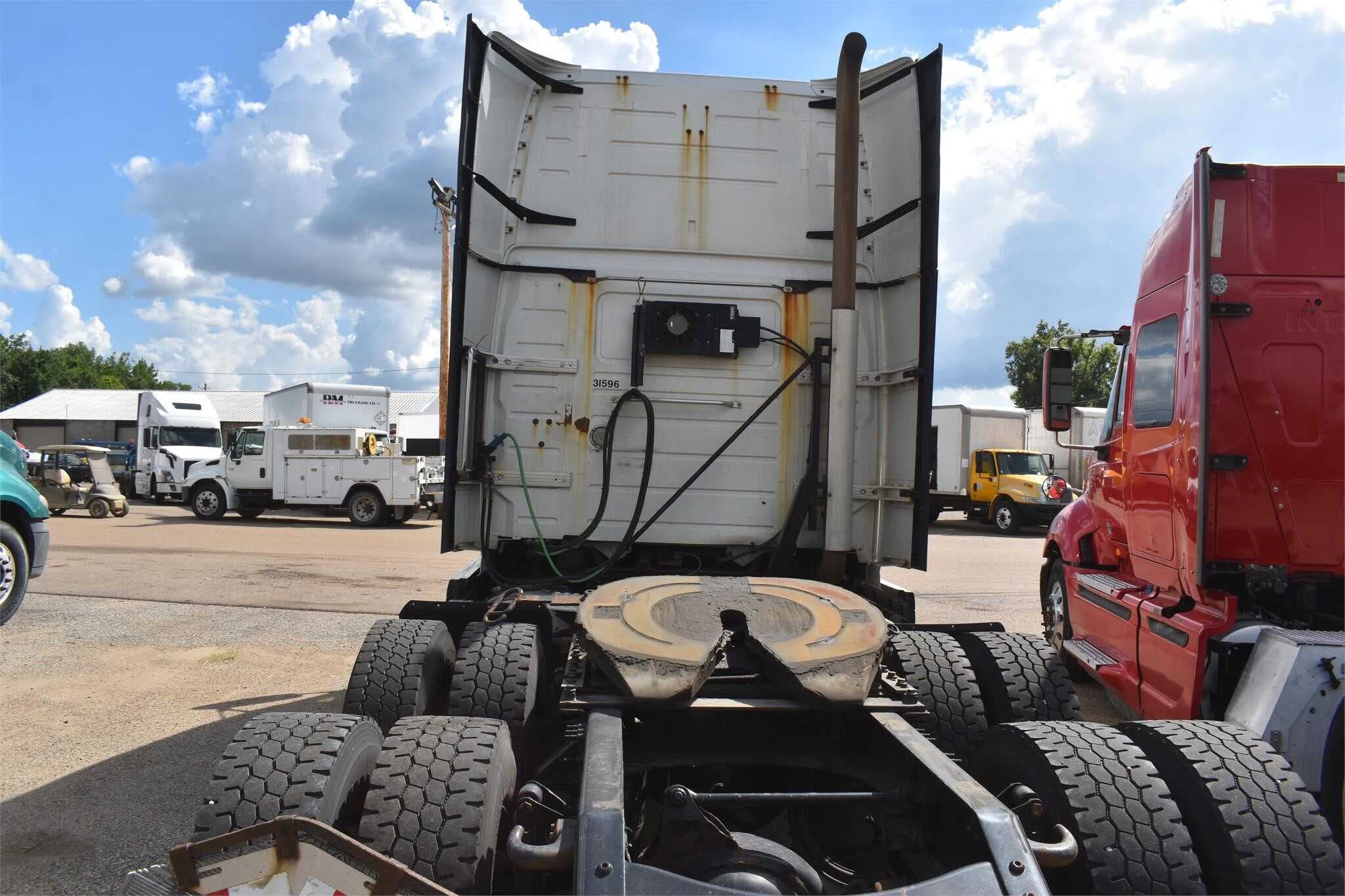 2016 Volvo VNL670 image 3