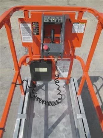 2015 JLG 2630ES image 6