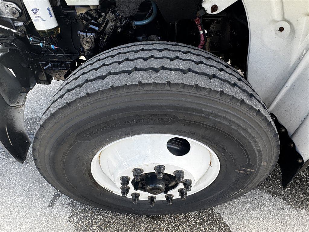 2017 Freightliner M2-106 image 40