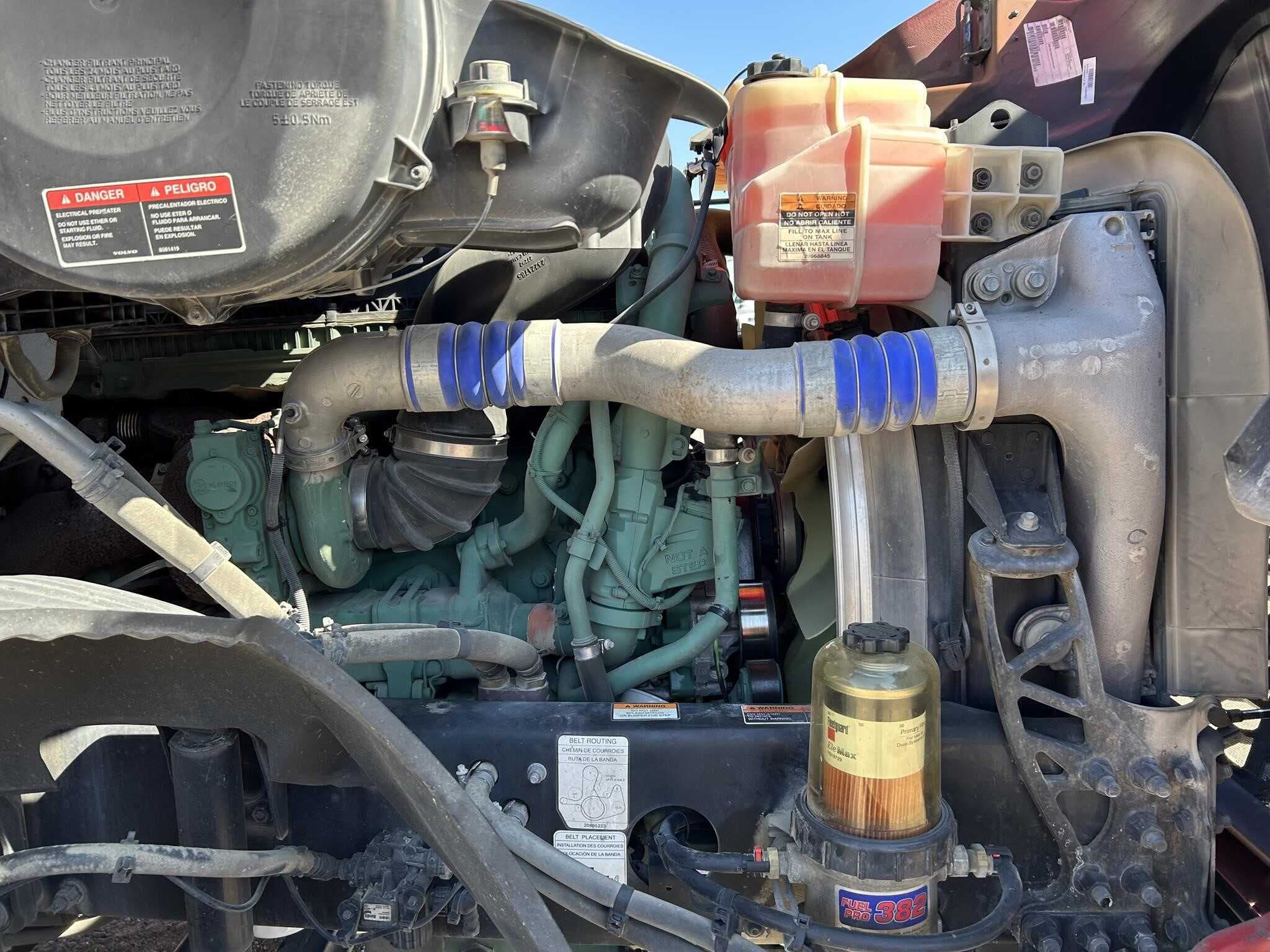 2020 Volvo VNR640 image 7