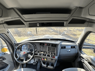 2020 Kenworth T680 image 2