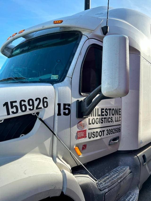 2020 Peterbilt 579 image 2