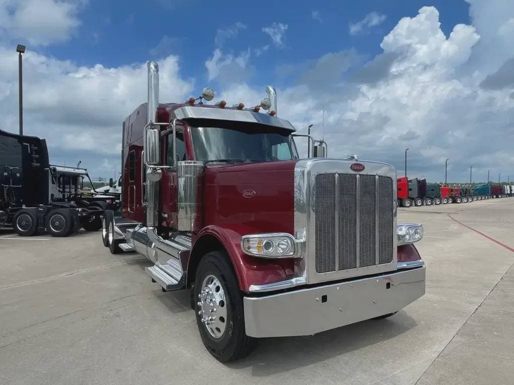 2025 Peterbilt 589 image 4