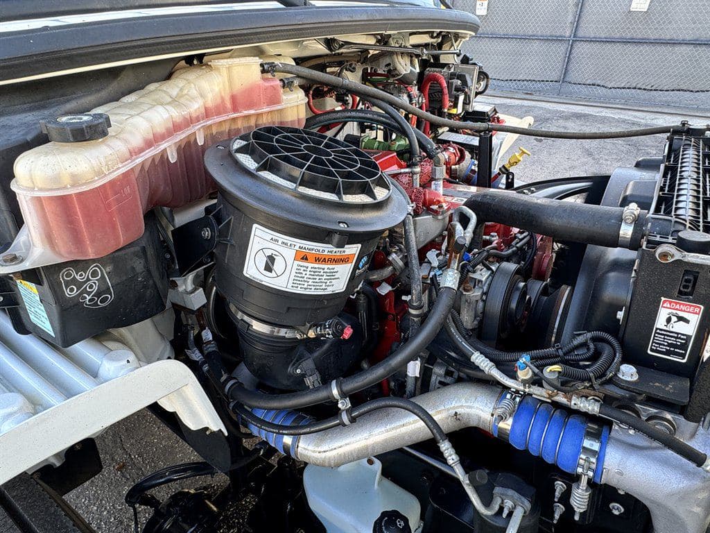 2015 Freightliner M2 106 image 39