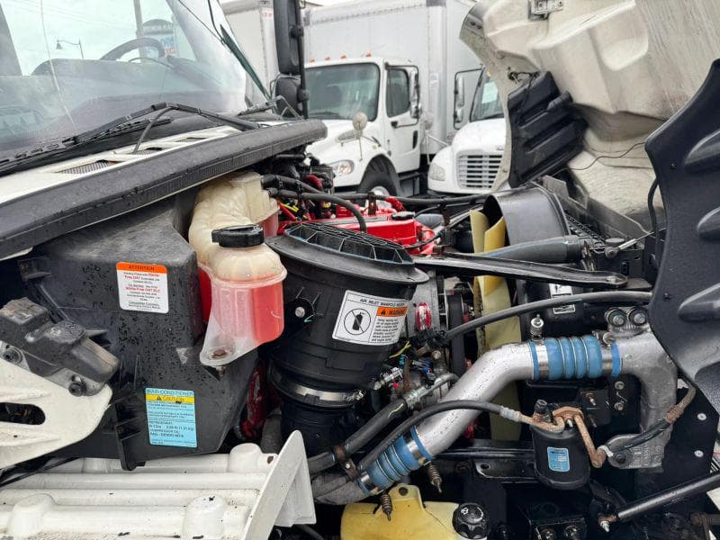 2019 Freightliner M2 106 image 27