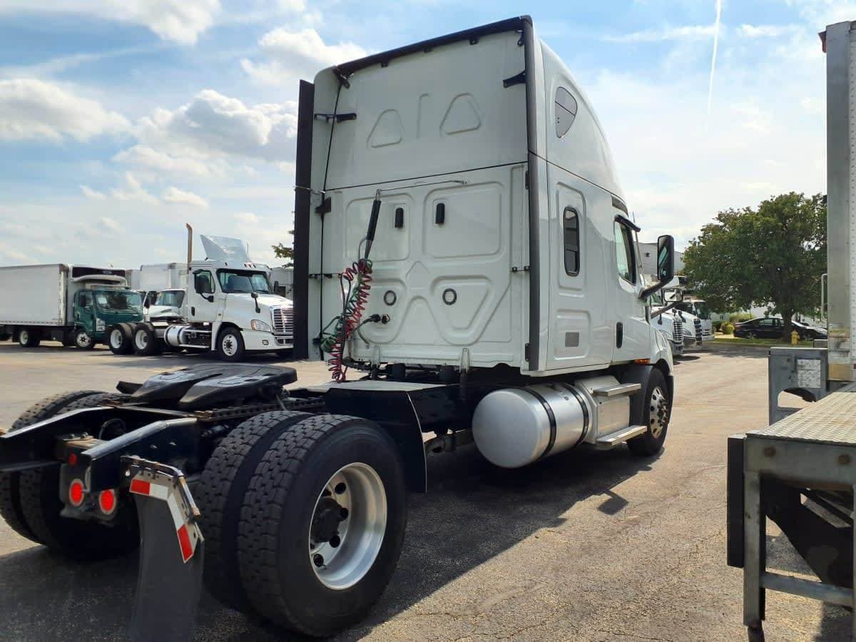 2021 Freightliner Cascadia image 6