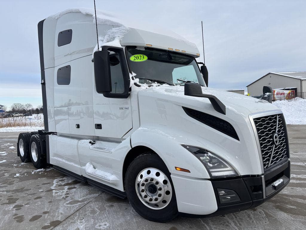2023 Volvo VNL image 7
