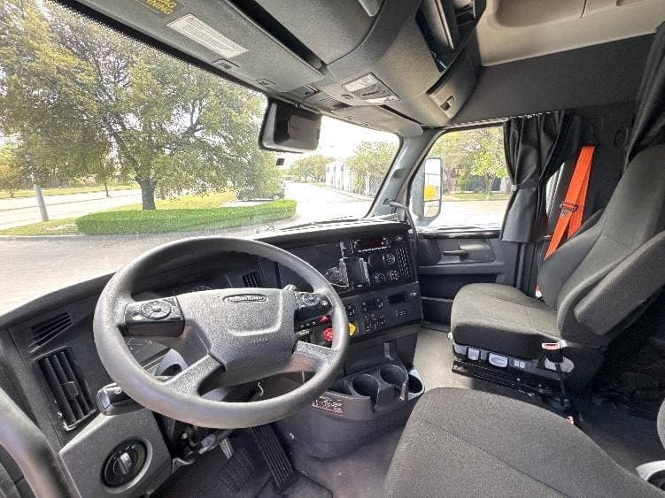 2023 Freightliner Cascadia 126 image 5