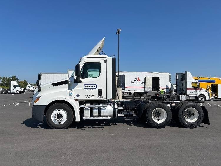 2021 Freightliner Cascadia image 9