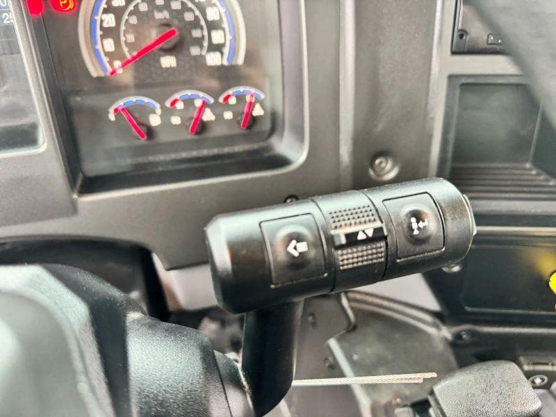 2021 Mack AN64T image 31