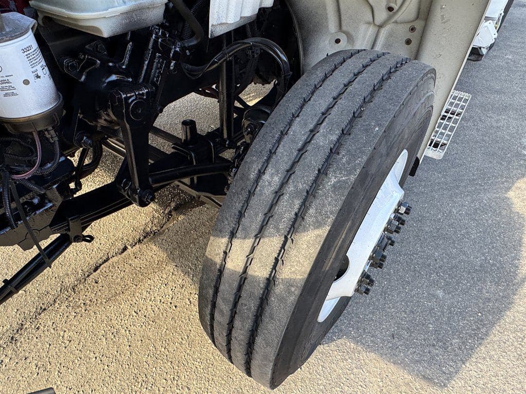 2015 Freightliner M2 106 image 35