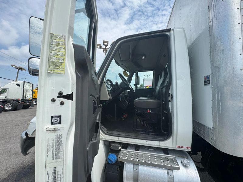 2017 International 4300 image 28