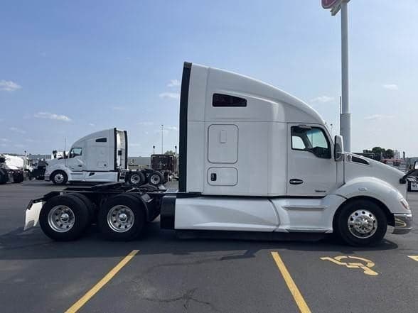2021 Kenworth T680 image 6