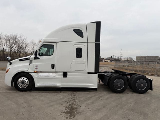 2026 Freightliner Cascadia image 3
