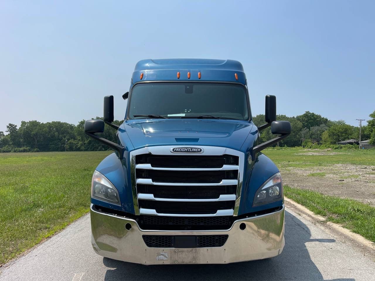 2020 Freightliner Cascadia 126 image 2