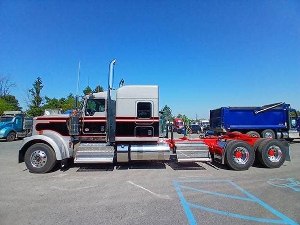 2025 Kenworth W9 Series image 2