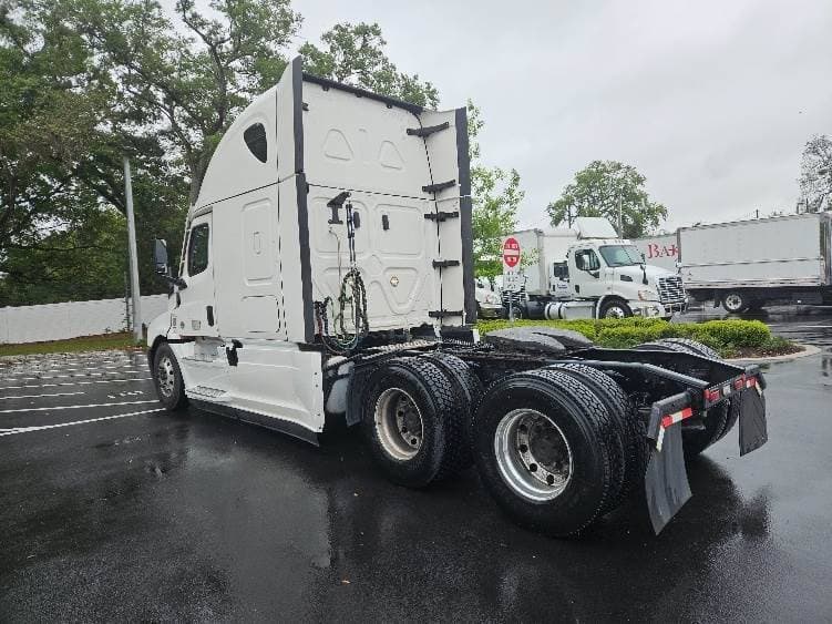 2023 Freightliner Cascadia 126 image 2