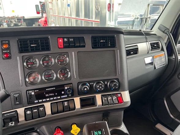2025 Kenworth T880 image 19
