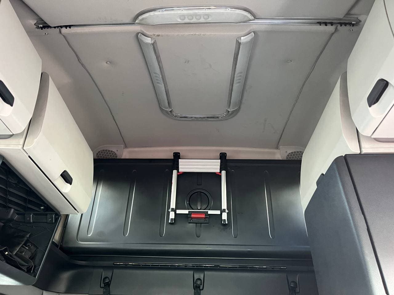 2020 Freightliner Cascadia 126 image 17