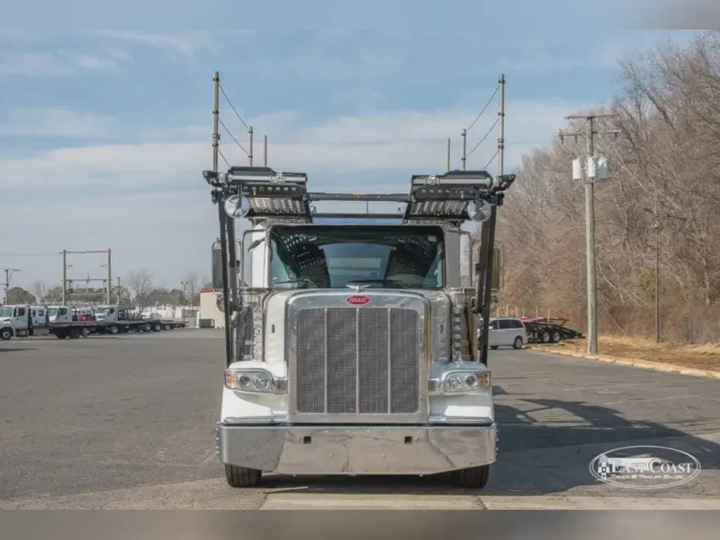 2025 Peterbilt 589 image 13