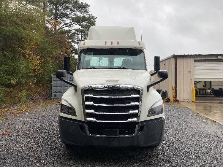 2019 Freightliner Cascadia 126 Day Cab Truck - 435HP, 12 Speed Automatic image 2