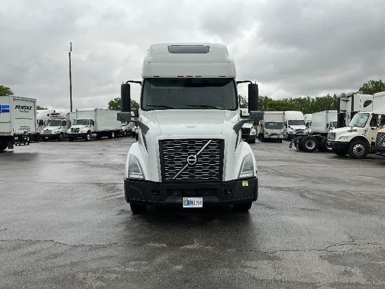 2021 Volvo VNL64760 image 2