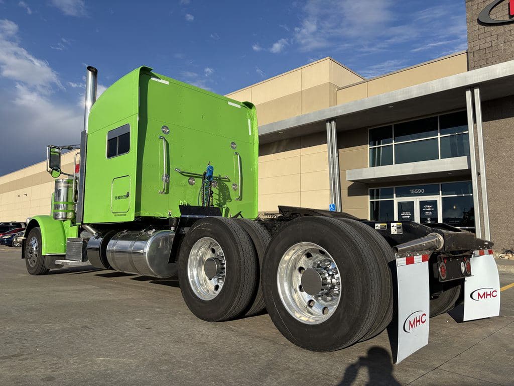 Used 2022 PETERBILT 389 image 9