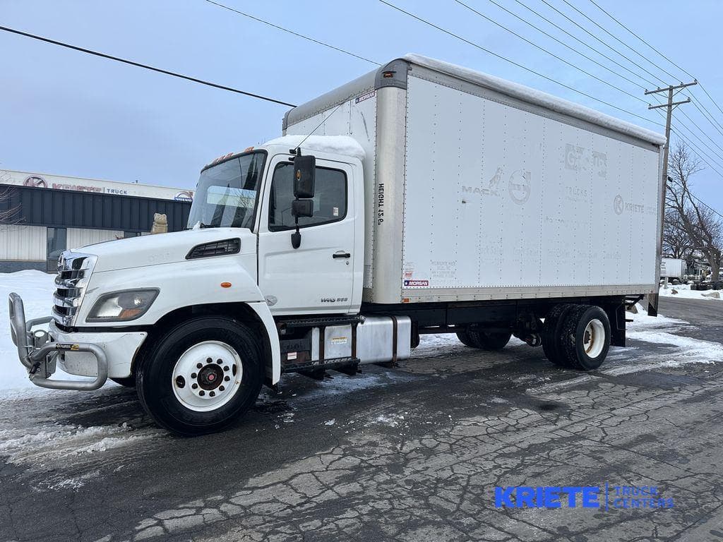 2017 Hino 268A image 1