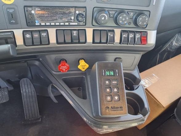 2025 Kenworth T880 image 25