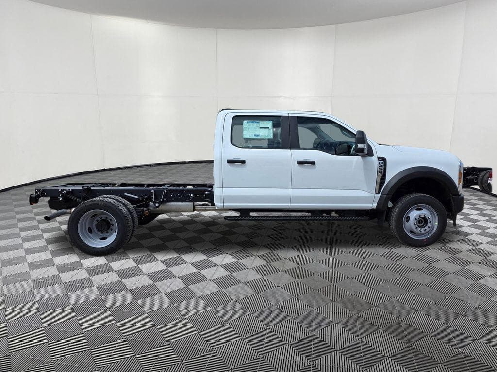 2026 Ford F-450SD XL DRW CAB CHASSIS image 10