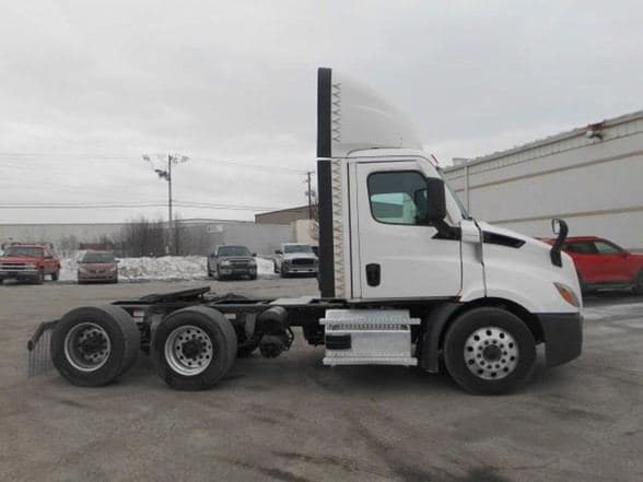 2021 FREIGHTLINER CASCADIA 116 TNF211169 Web image 4
