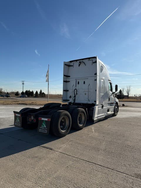 2021 Freightliner Cascadia image 4