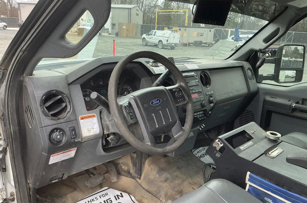 2016 Ford F-550sd image 7