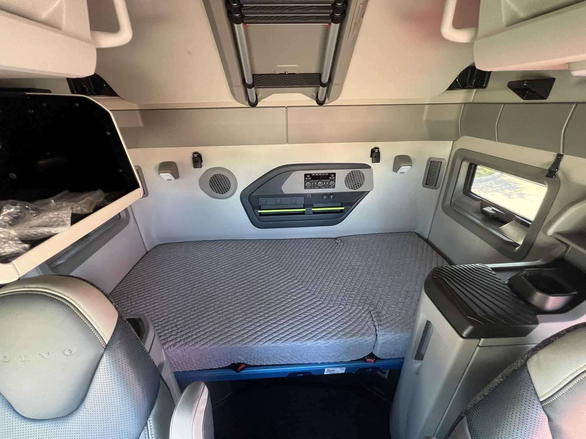 New 2026 VOLVO VNL64T660 Conventional - Sleeper Truck in Bossier City, LA image 8