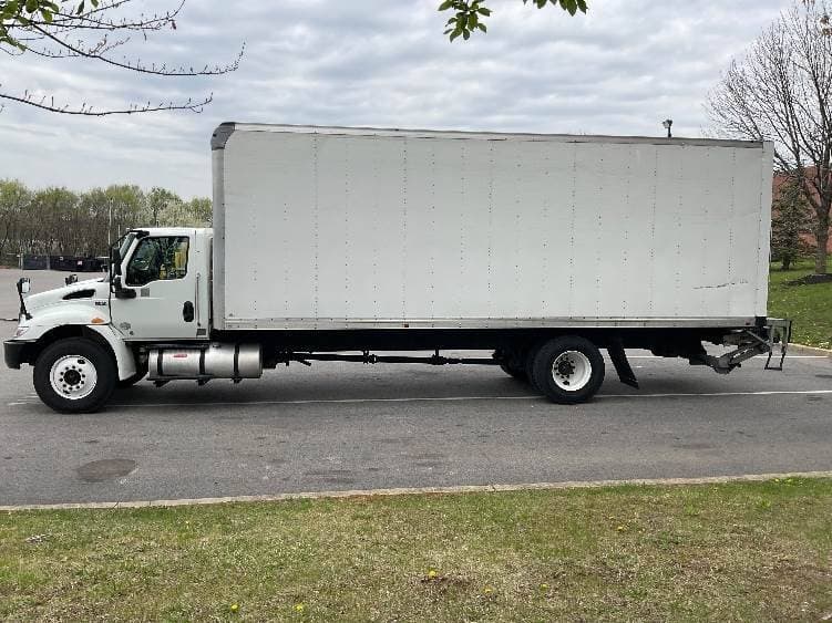2022 International MV607 Box Truck - 220HP, 6 Speed Automatic, Roll up Door image 4