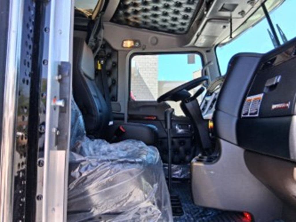 New 2027 KENWORTH W900L image 21
