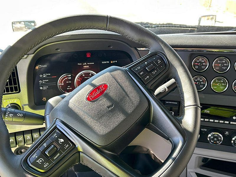 2026 Peterbilt 579 image 9
