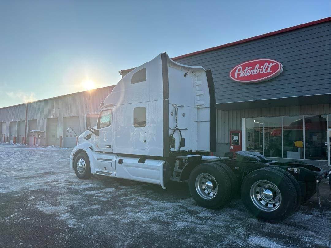 2021 Peterbilt 579 image 3