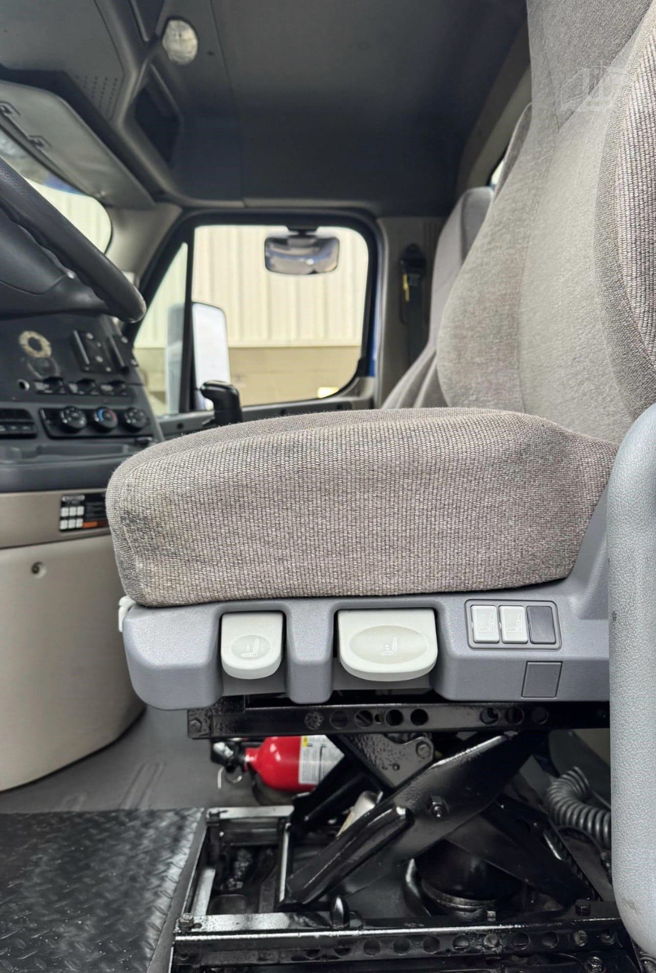 2017 Freightliner Cascadia 125 image 5