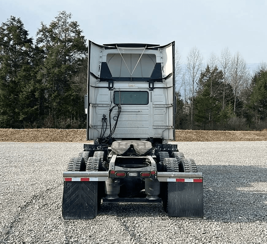 2018 Volvo VNL62T300 image 3