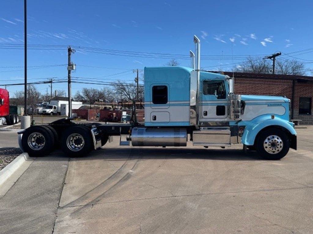 New 2026 KENWORTH W900L image 8
