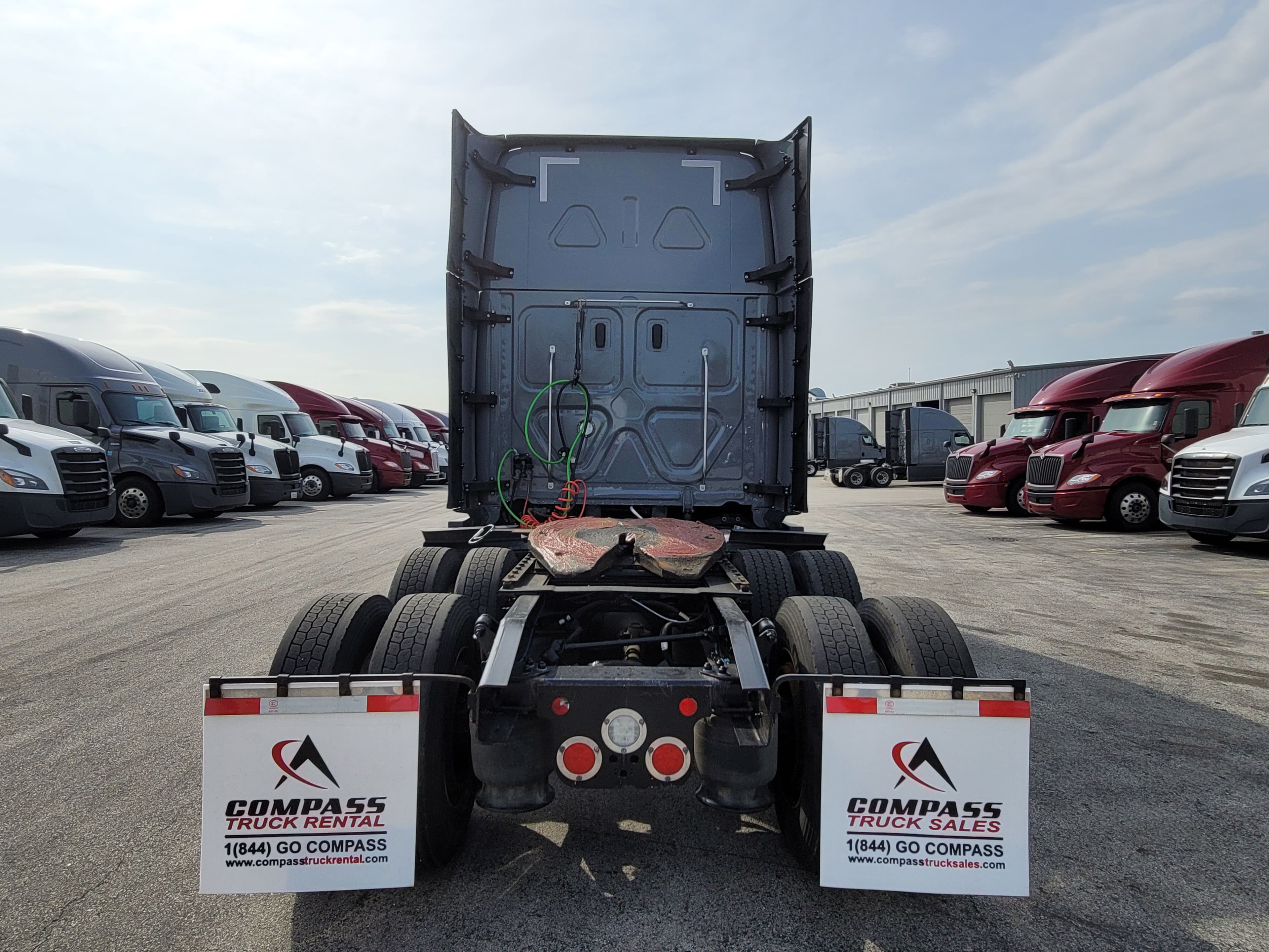 2023 Freightliner Cascadia 126 image 3