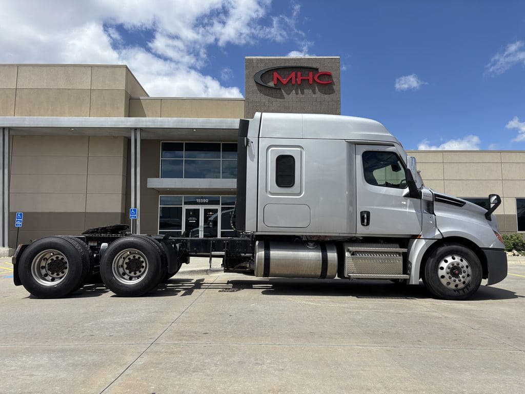 Used 2022 FREIGHTLINER PT126064ST image 20