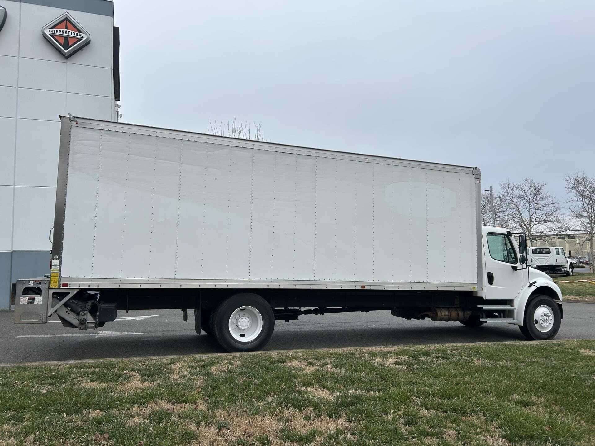 2022 Freightliner M2 image 8