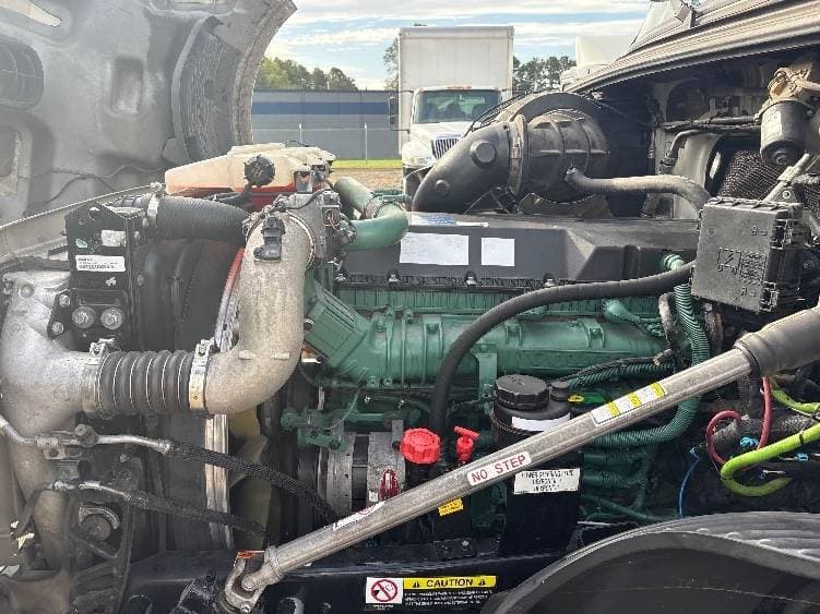 2022 Volvo VNL image 14