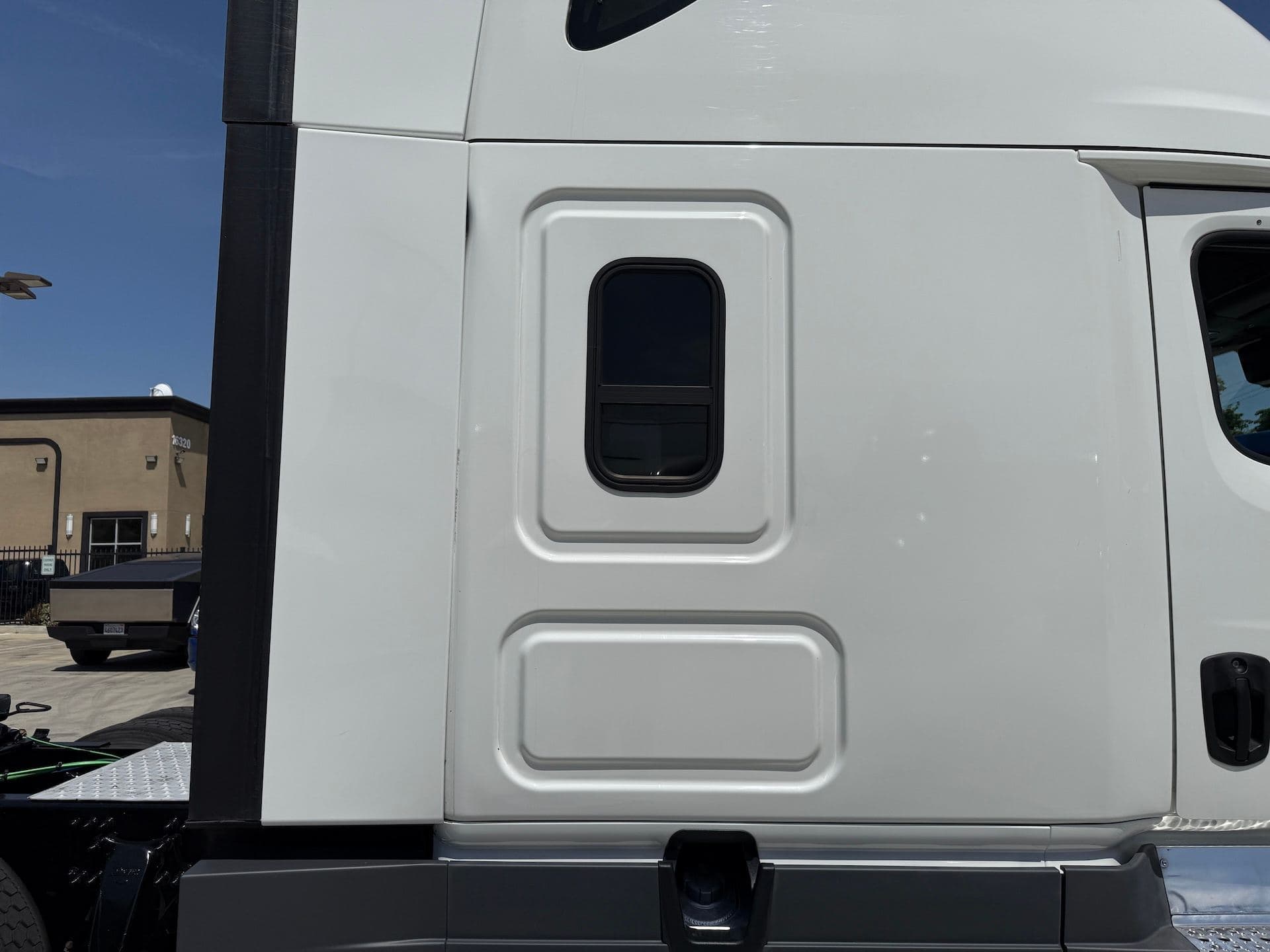 2021 Freightliner Cascadia 126 image 14