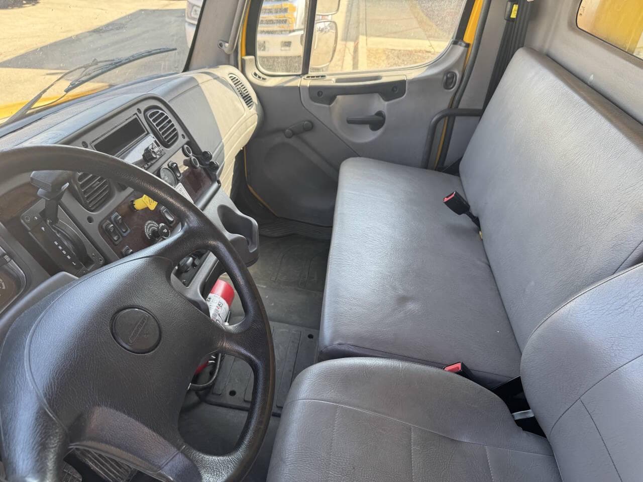 2019 Freightliner M2 106 image 9
