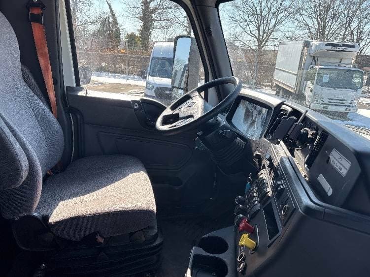 2023 International LT62F image 9