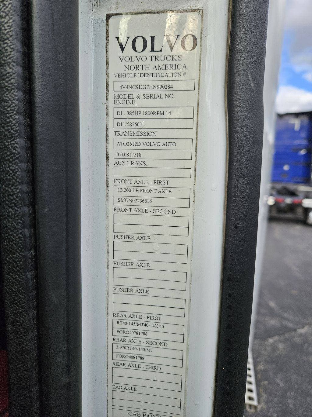 2017 Volvo VNL image 14